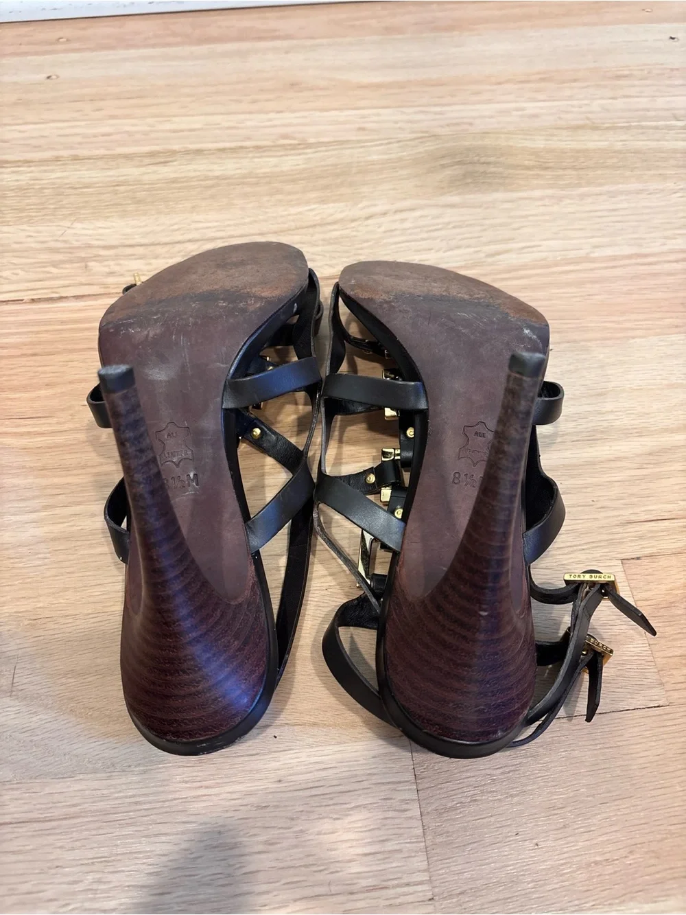 Tory Burch Francesca sandals in a black leather gladiator style size 8.5